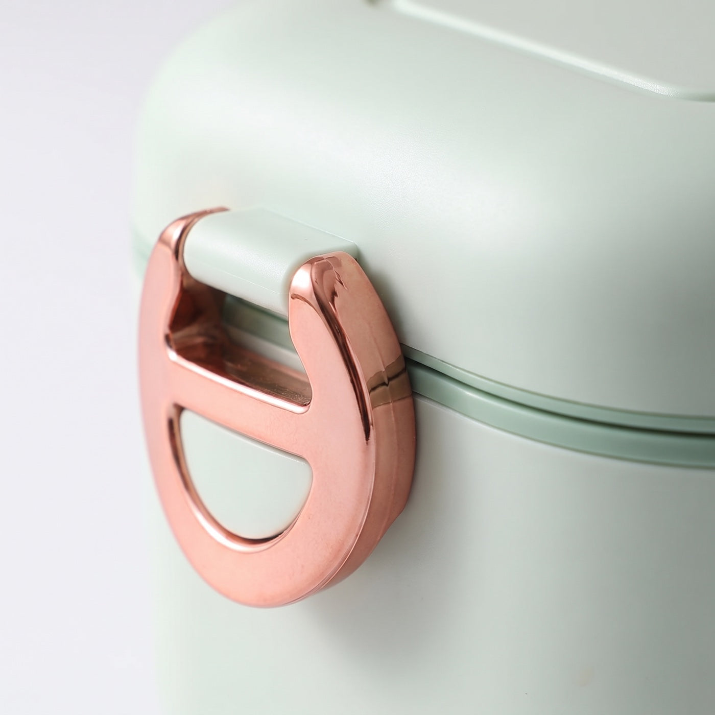 Le fermoir rose gold, signe de qualité perçue